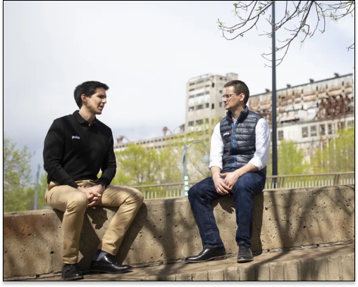globeandmail-500×400 Poka founders sitting outside.